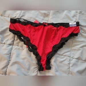 Cheeky underwear with an open back